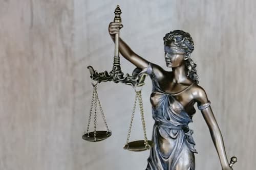Legal y Regulatorio